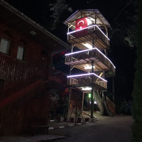 Ağaç üzerinde 12mt. yukarıda manzara ve balık keyfi..